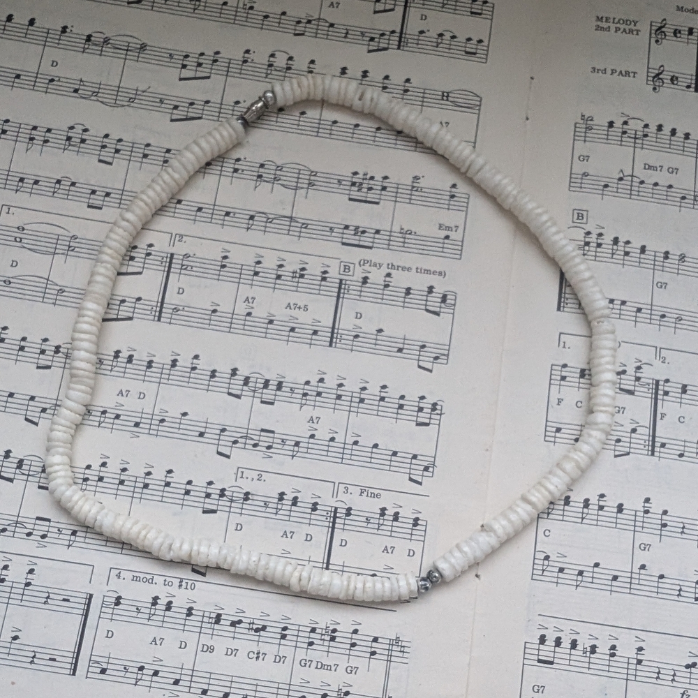 Elegant White Beaded Necklace - Picture 7 of 7